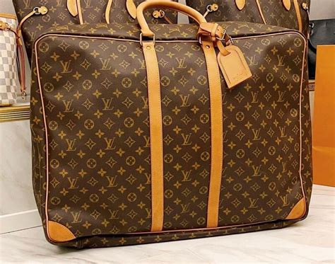 louis vuitton laukku käytetty|Louis Vuitton, Chanel, Hermés .